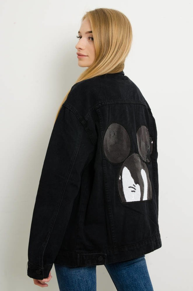 CZARNA KURTKA JEANSOWA Z NASZYWKĄ NA PLECACH