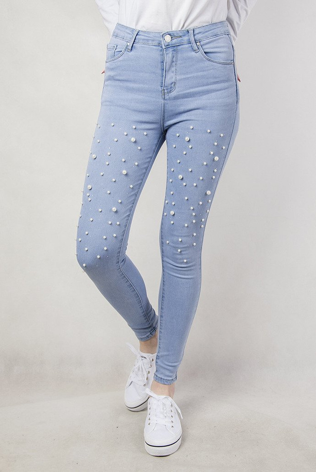 Jasne spodnie jeansowe z koralikami oraz cyrkoniami