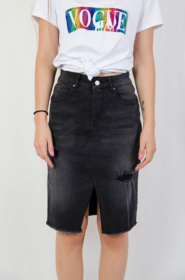 Ciemnoszara ołówkowa spódnica z rozporkiem z przodu oraz przetarciami