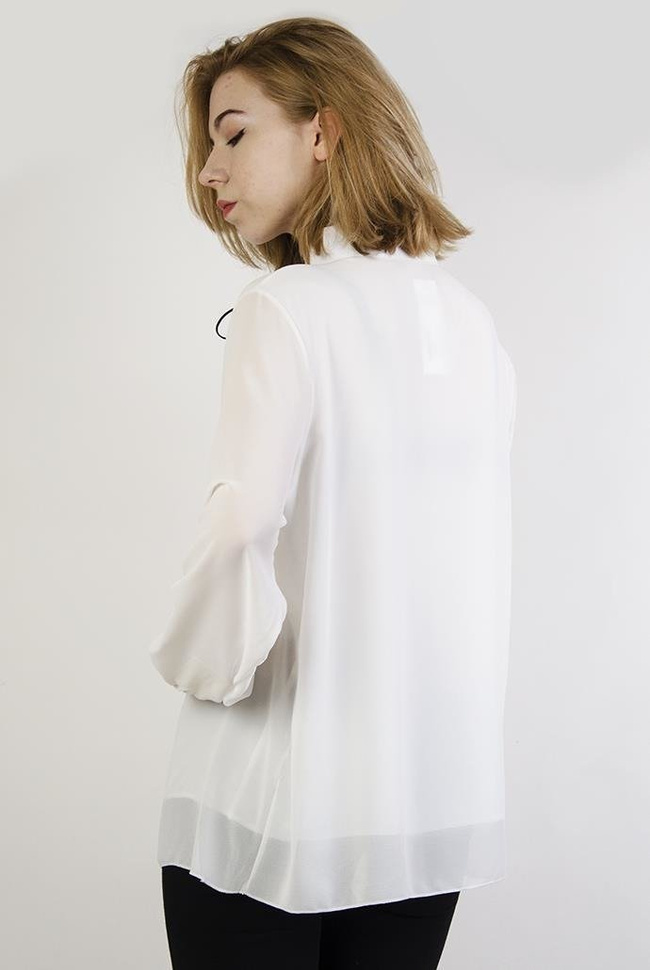 Biała bluzka koszulowa z rzemykiem przy szyi