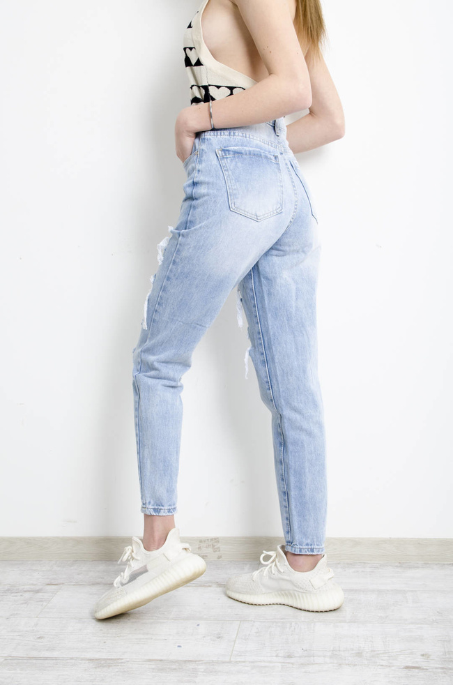 SPODNIE JEANSOWE MOM FIT Z DZIURAMI 