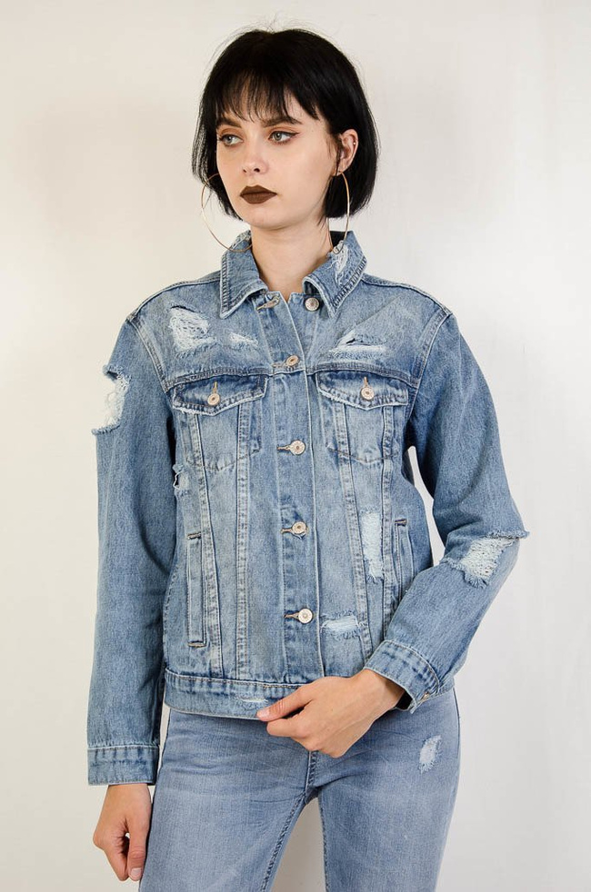 Kurtka jeansowa zapinana na guziki, z przetarciami