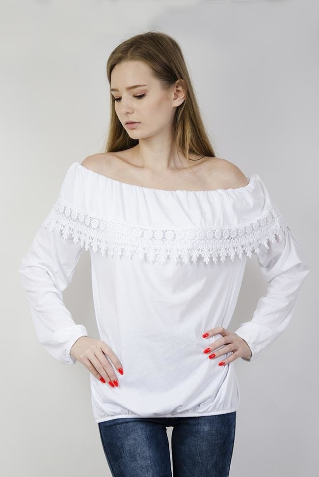 Biała bluzka z hiszpańskim dekoltem i zdobieniami