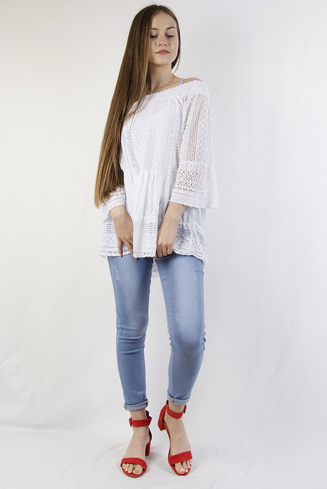 Biała ażurowa bluzka z falbanką na dole