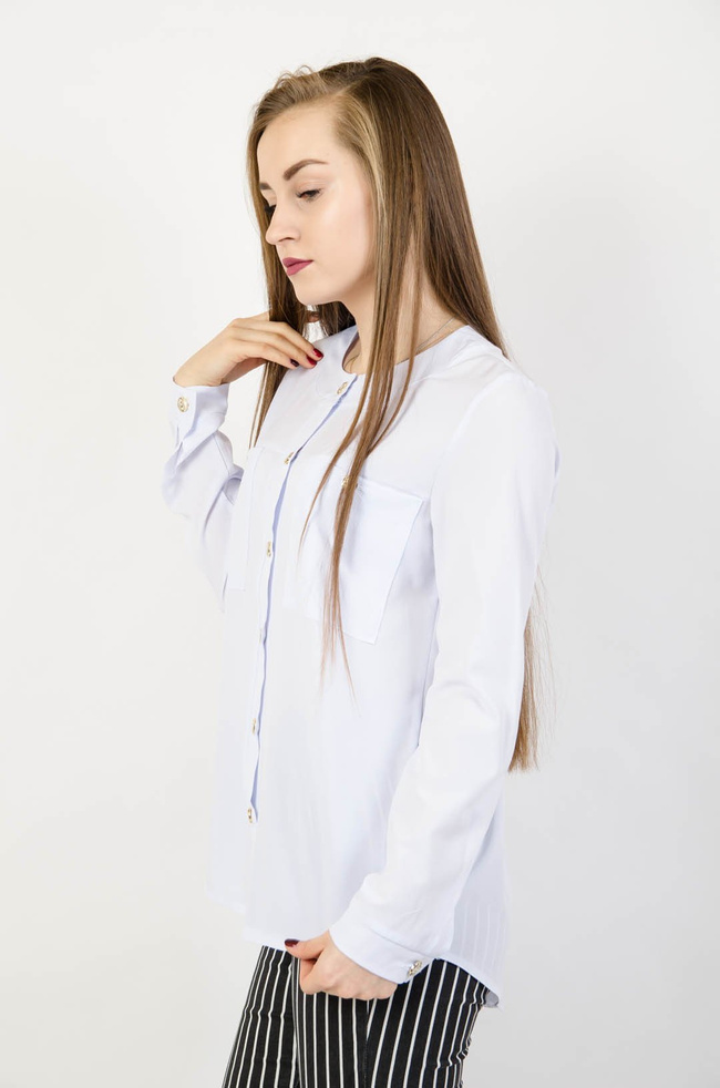 Biała koszula ze złotymi guzikami