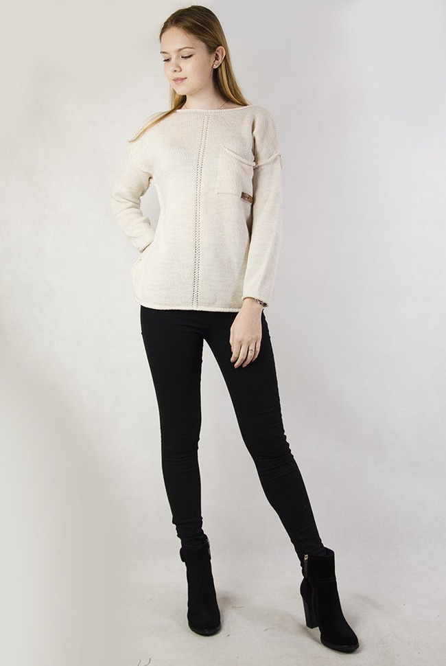 Beżowy sweter z kieszonką
