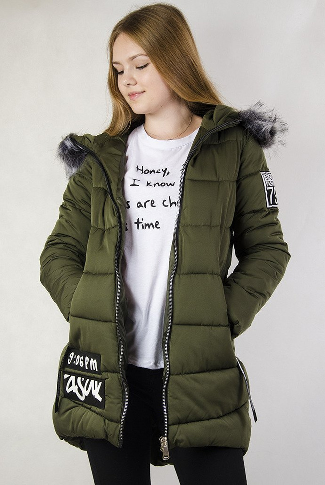 Zielona, przedłużana kurtka z naszywkami