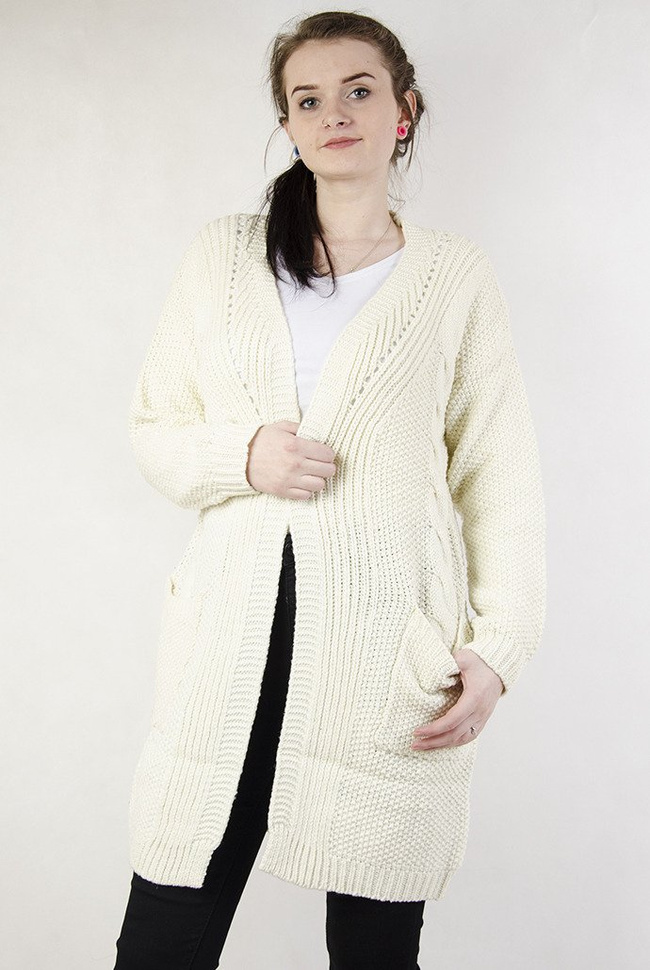 Długi kremowy sweter z kieszeniami