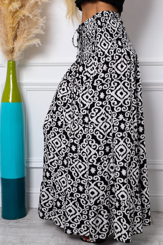 WZORZYSTA SPÓDNICA MAXI Z GUMĄ W PSIE- CZARNA