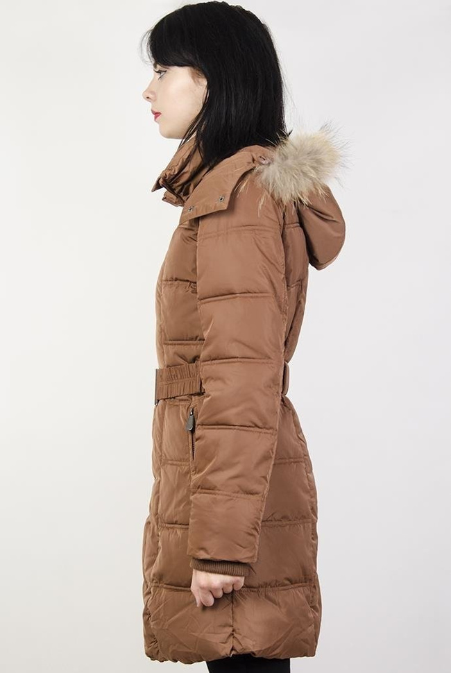 Brązowa pikowana kurtka z klamrą w pasie