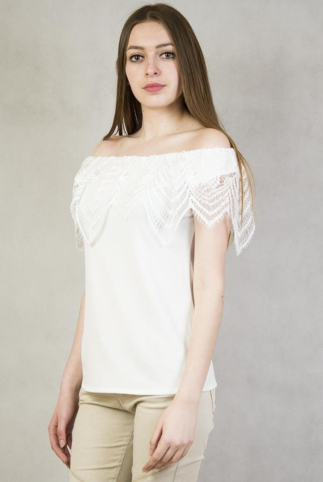 Bluzka biała z koronką na ramionach