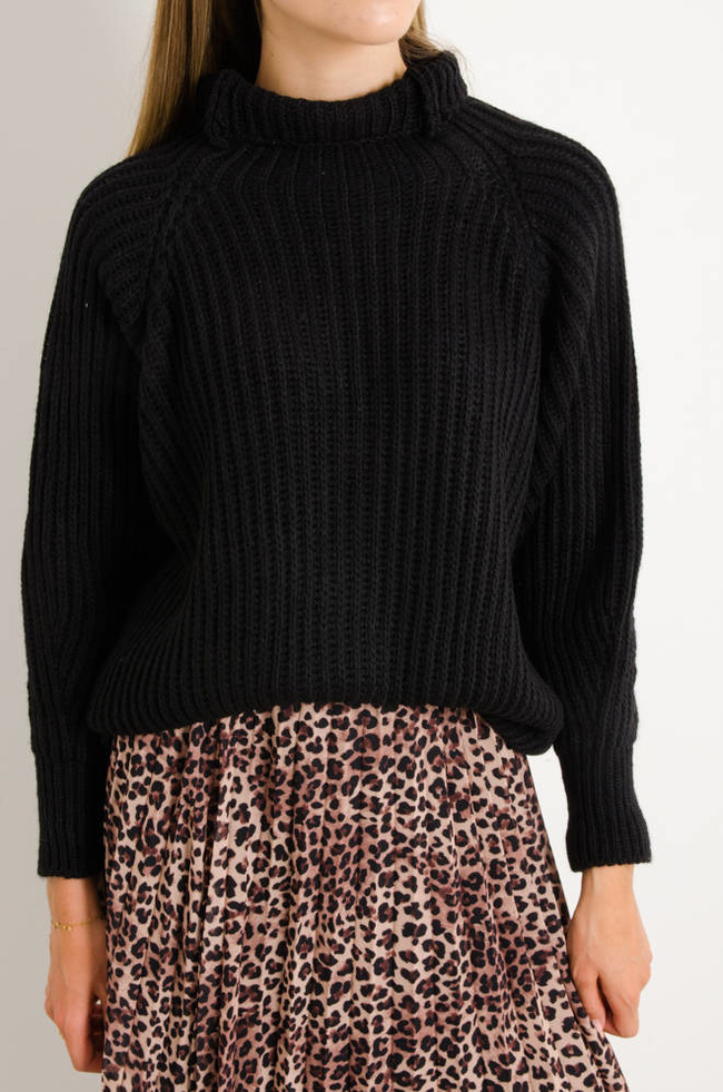 SWETER OVERSIZE Z GOLFEM- CZARNY