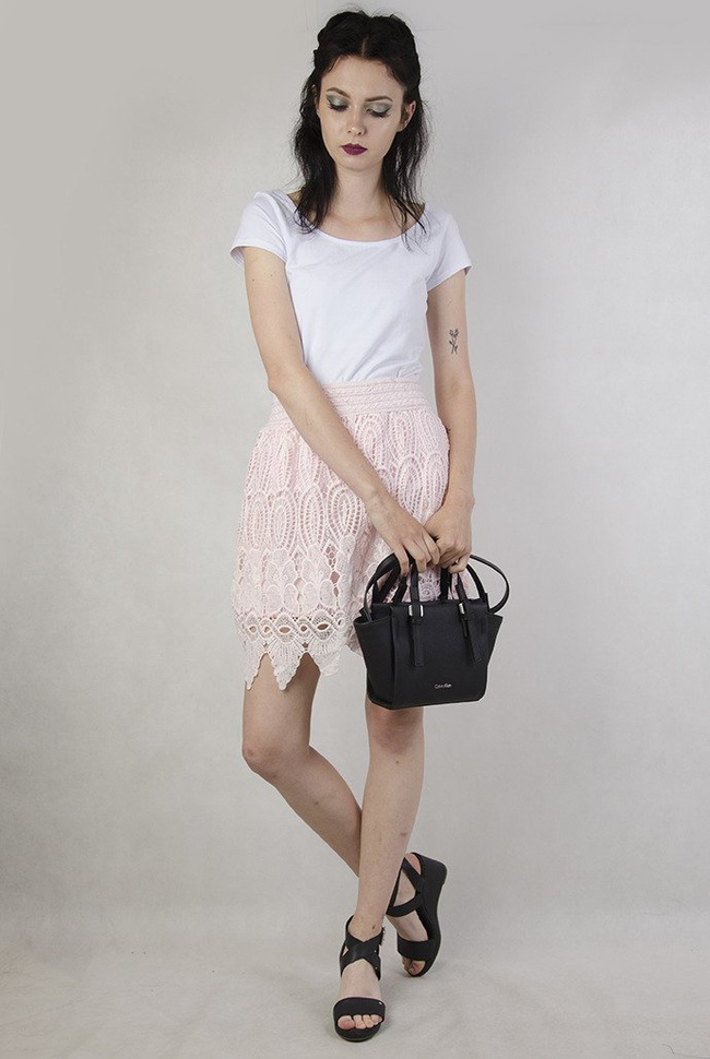 Jasnoróżowa koronkowa spódnica