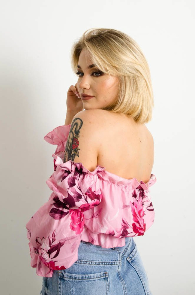 RÓŻOWA HISZPANKA CROP TOP W KWIATY