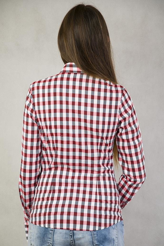 Koszula w czerwono-białą kratę
