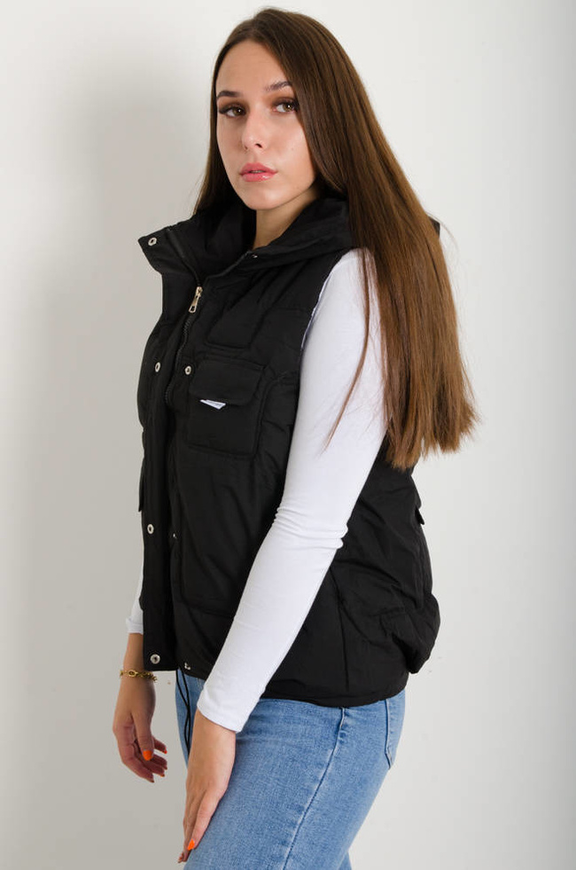 CZARNA KAMIZELKA Z KAPTUREM