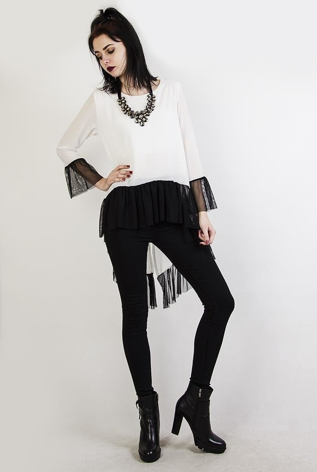 Biała tunika z czarnymi wstawkami, przedłużana