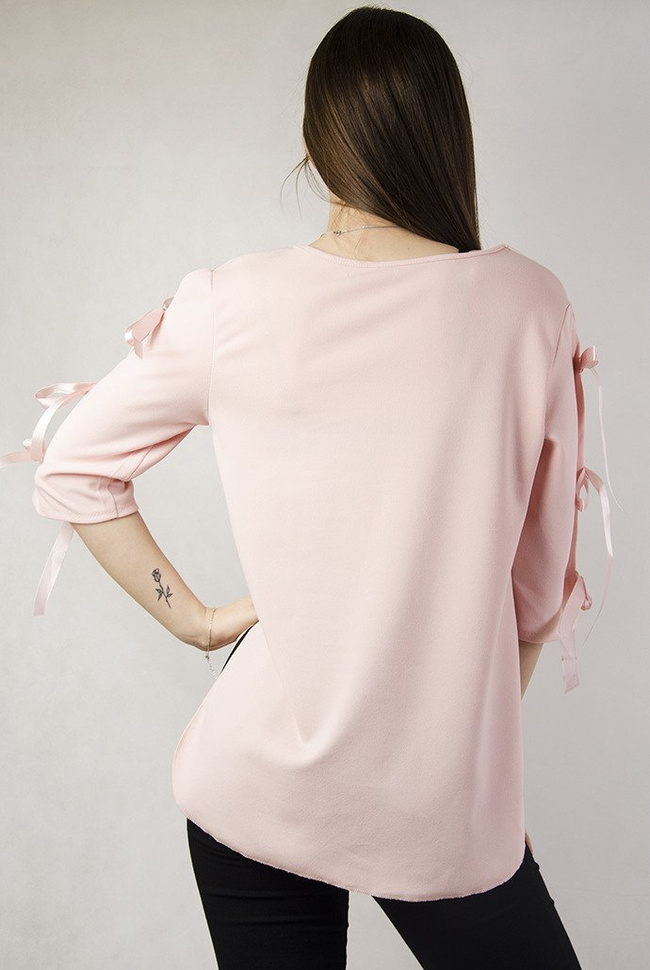 Różowa asymetryczna bluzka z kokardkami