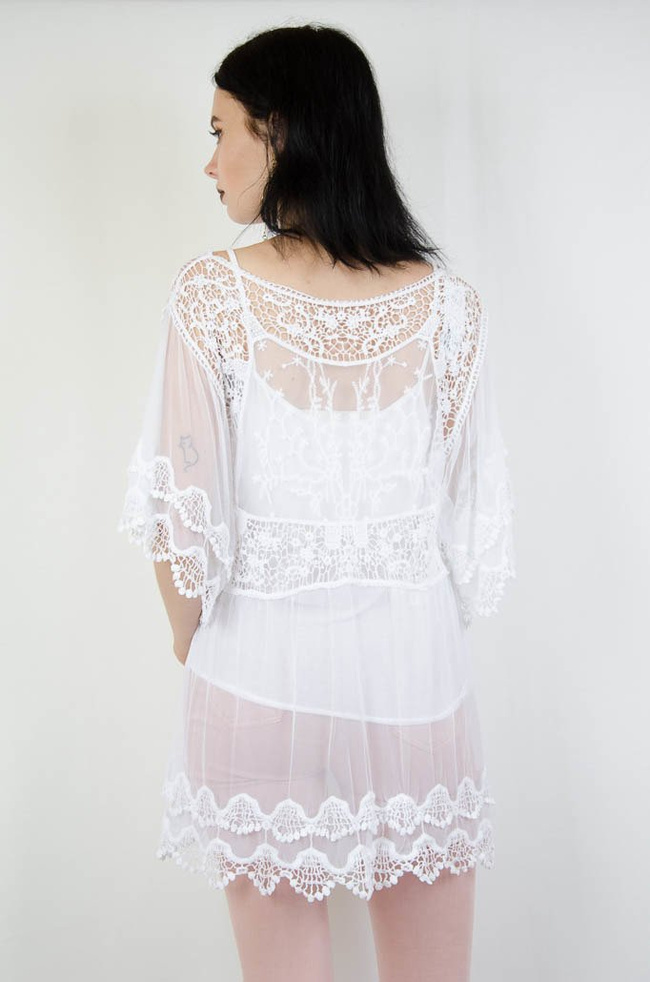 BIAŁA AŻUROWA TUNIKA Z ROZSZERZANYMI RĘKAWAMI + TOP