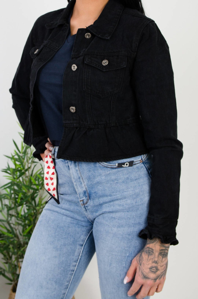 CZARNA KURTKA JEANSOWA Z FALBANKĄ 