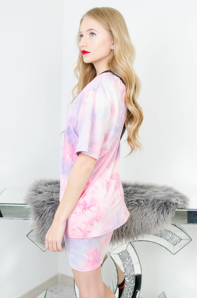 JASNO RÓŻOWY KOMPLET T-SHIRT + KOLARKI Z EFEKTEM TIE DYE