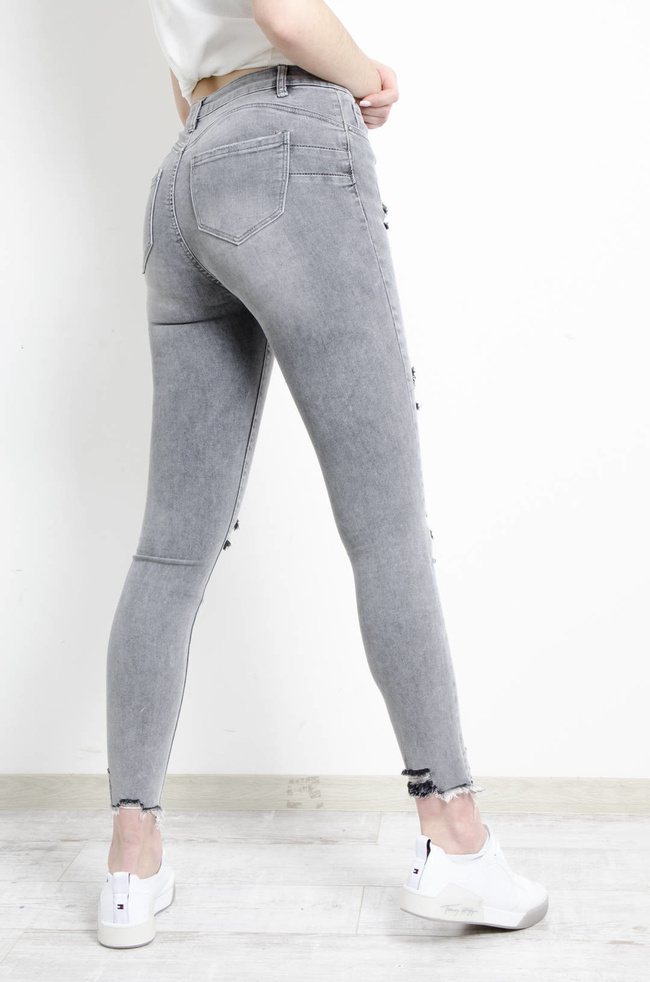 SPODNIE JEANSOWE SZARE PUSH UP Z SZARPANIAMI 