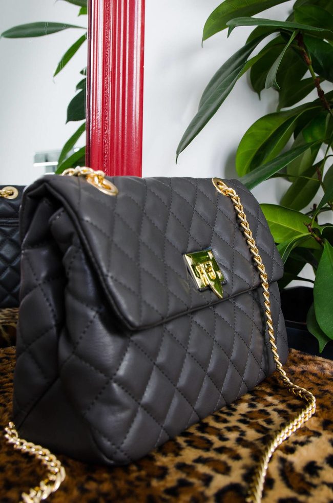  CIEMNO SZARA PIKOWANA CHANELKA NA ZŁOTYM ŁAŃCUSZKU