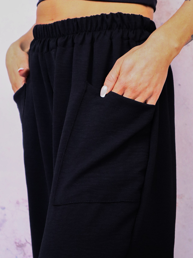 SPODNIE MATERIAŁOWE O LUŹNYM KROJU- CZARNE