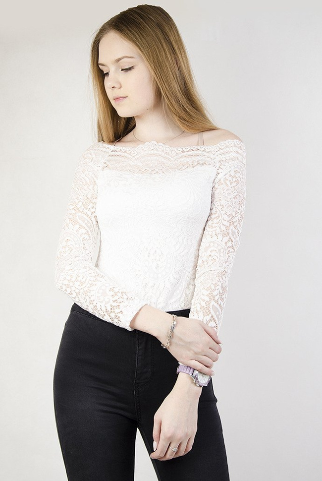 Białe koronkowe body