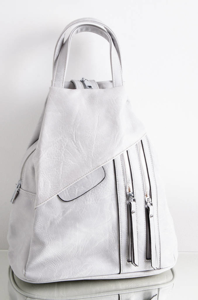 PLECAK Z IMITACJI SKÓRY Z OZDOBNYMI ZAMKAMI- SZARY