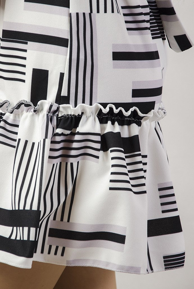 Biała sukienka w paski