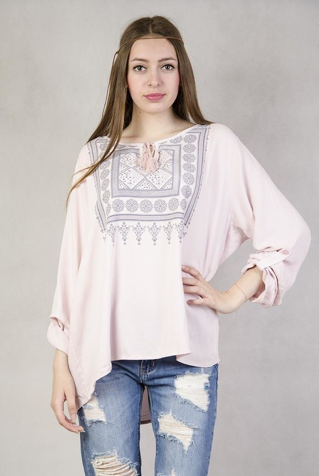 Różowa bluzka w indiańskim sylu