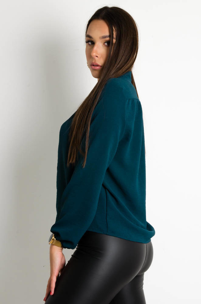 ZIELONA BLUZKA NA DŁUGI RĘKAW Z WIĄZANIEM PRZY DEKOLCIE