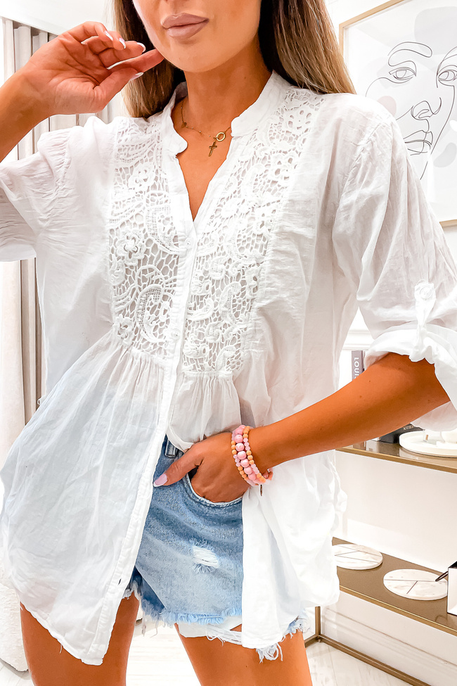 BIAŁA KOSZULA Z HAFTOWANYMI WSTAWKAMI 