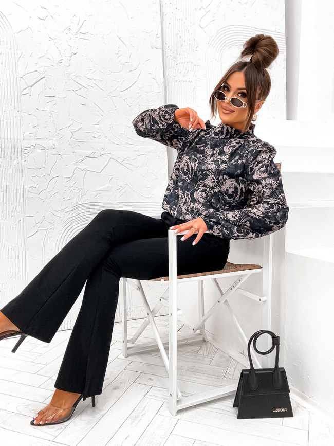 BLUZKA Z MOTYWEM KWIATOWYM I BUFIASTYMI RĘKAWAMI- CZARNA