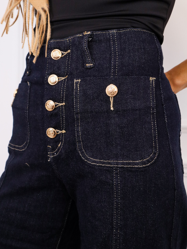 SPODNIE JEANSOWE Z PRZESZYCIAMI I KIESZENIAMI Z PRZODU- CIEMNOJEANSOWE