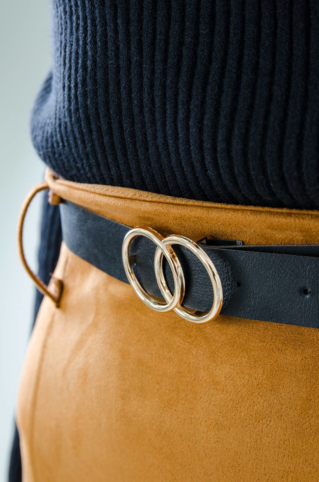 BRĄZOWA ZAMSZOWA SPÓDNICA Z PASKIEM ZE ZŁOTĄ KLAMRĄ