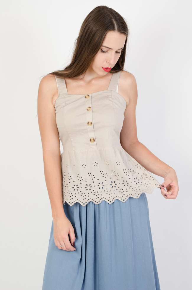 Beżowa bluzka z ażurowym dołem