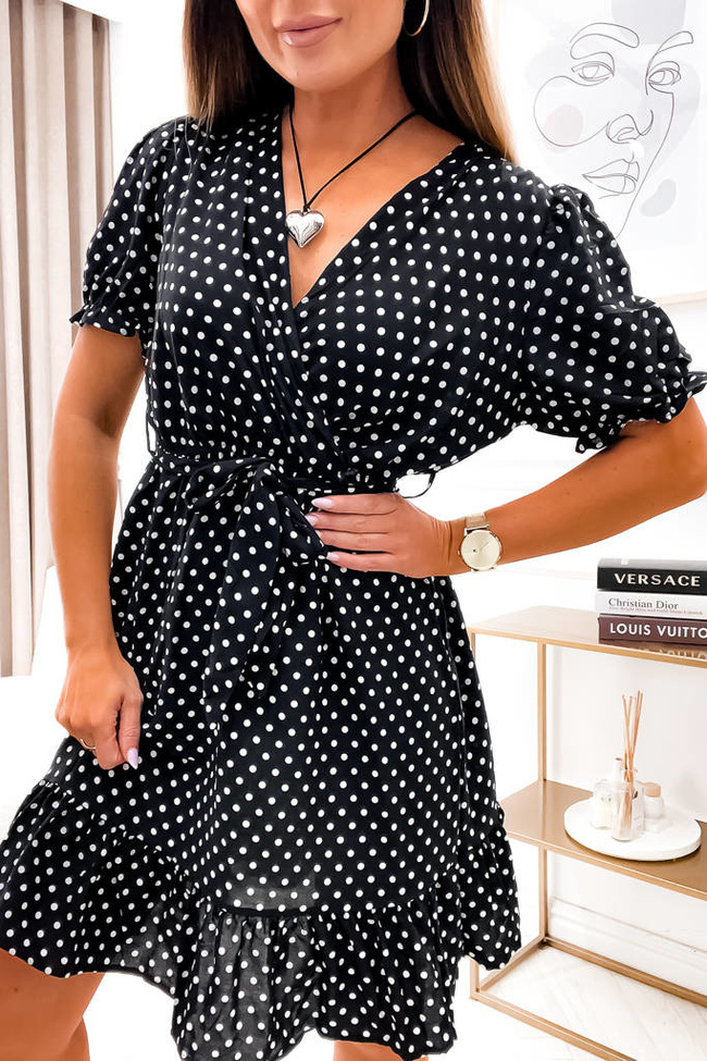 SUKIENKA MINI W KROPKI Z KOPERTOWYM DEKOLTEM- CZARNA