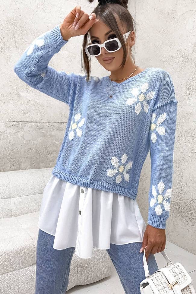 SWETER W KWIATY Z KOSZULOWYM WYKOŃCZENIEM- NIEBIESKI