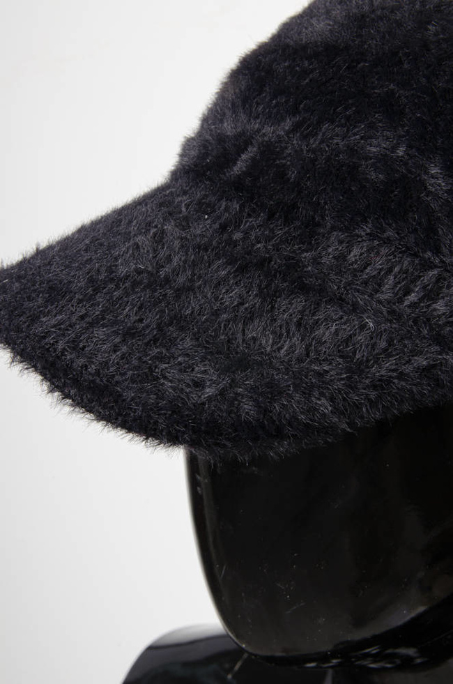   CZARNA CZAPKA  ALPAKA Z POMPONEM