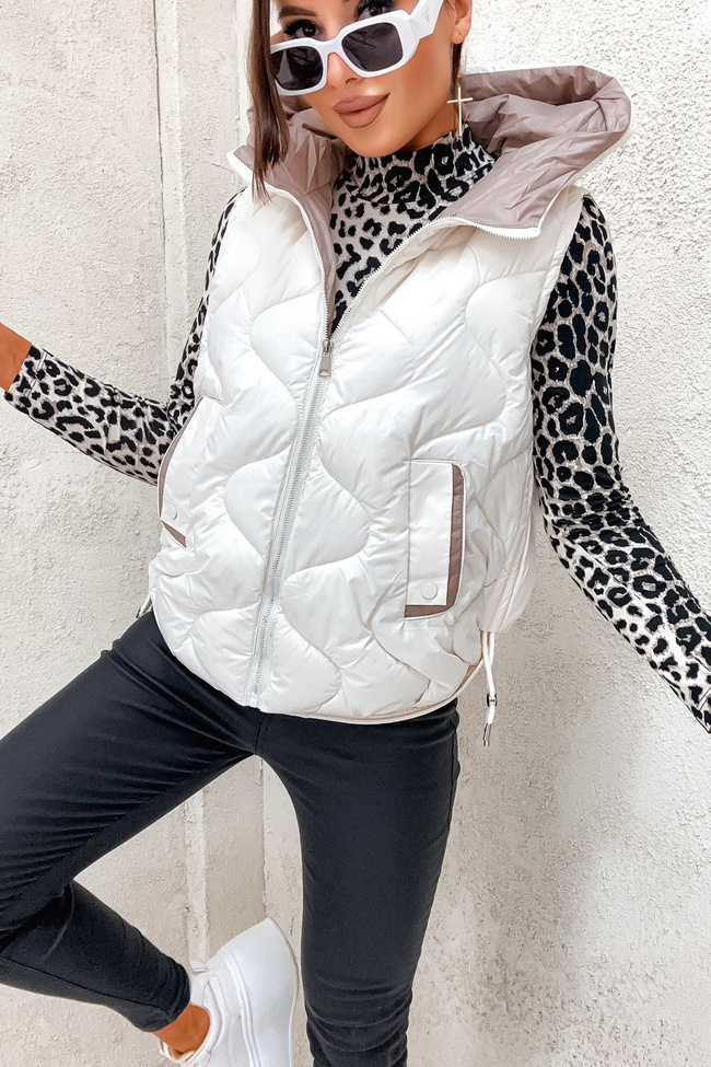 KAMIZELKA PIKOWANA Z KAPTUREM- BIAŁA