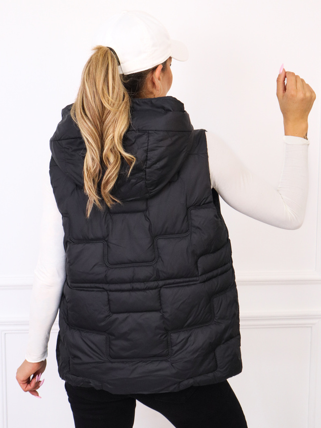 KAMIZELKA PIKOWANA ZE ŚCIĄGACZEM W PASIE- CZARNA