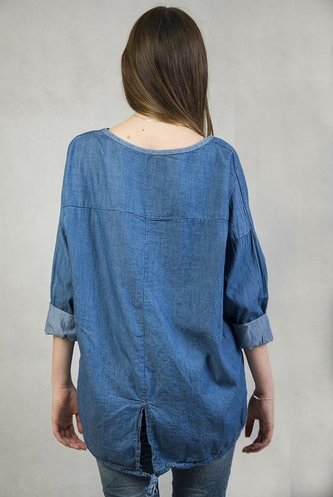 Jasno niebieska, asymetryczna bluzka jeansowa