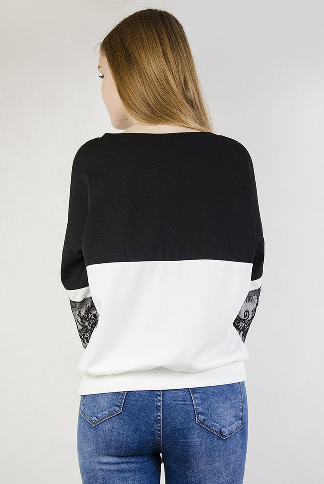 Bluza z koronkową wstawką