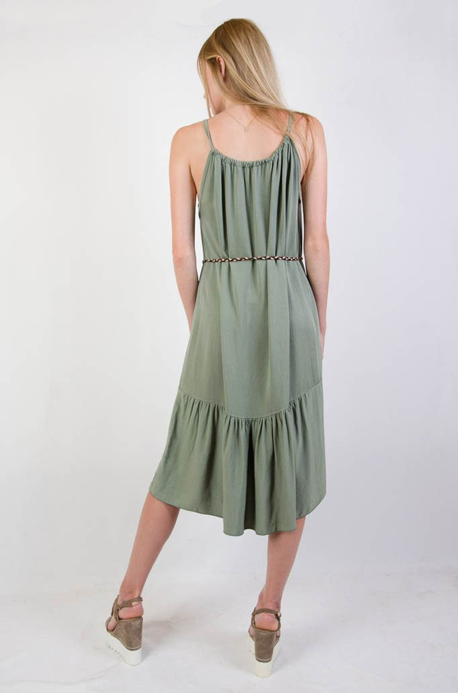 ZIELONA LUŹNA SUKIENKA Z FALBANĄ