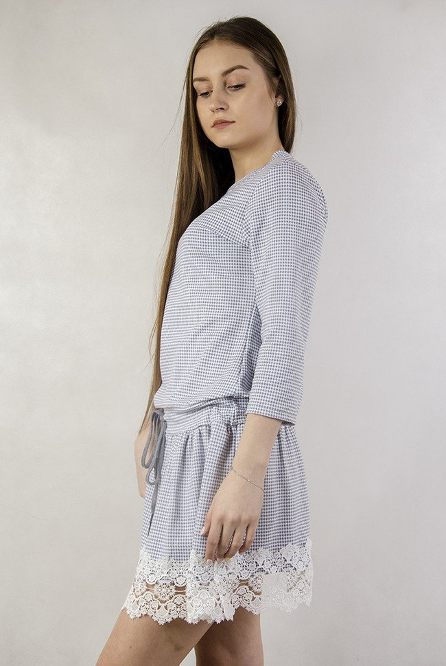 Szara sukienka z koronkowymi wstawkami