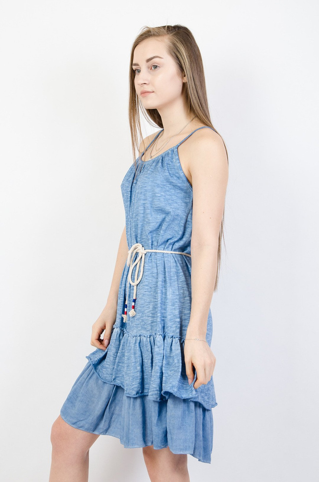 NIEBIESKA SUKIENKA OVERSIZE NA CIENKICH RAMIĄCZKACH Z FALBANĄ NA DOLE