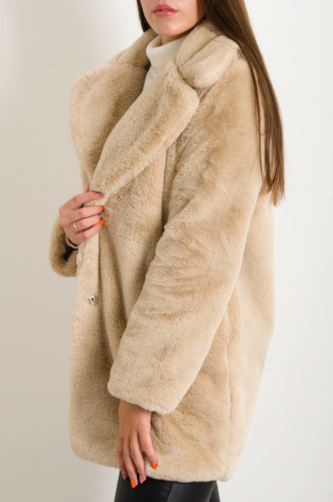 BEŻOWY FUTRZANY PŁASZCZ