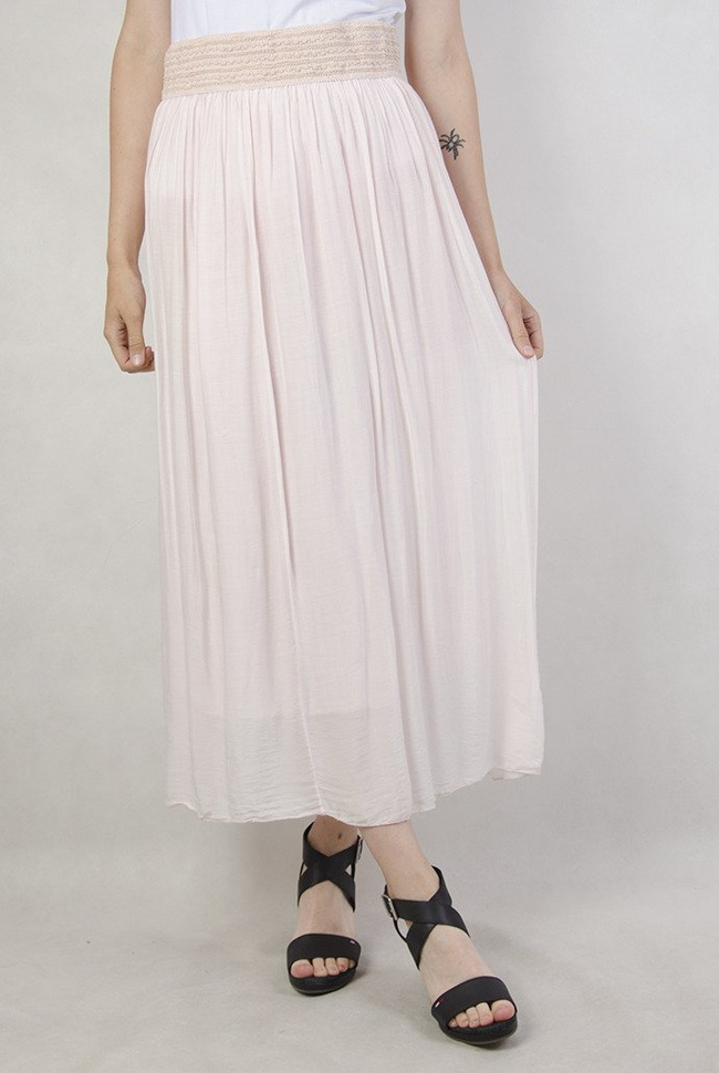 Różowa długa spódnica